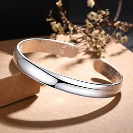 戒指;耳钉;手镯