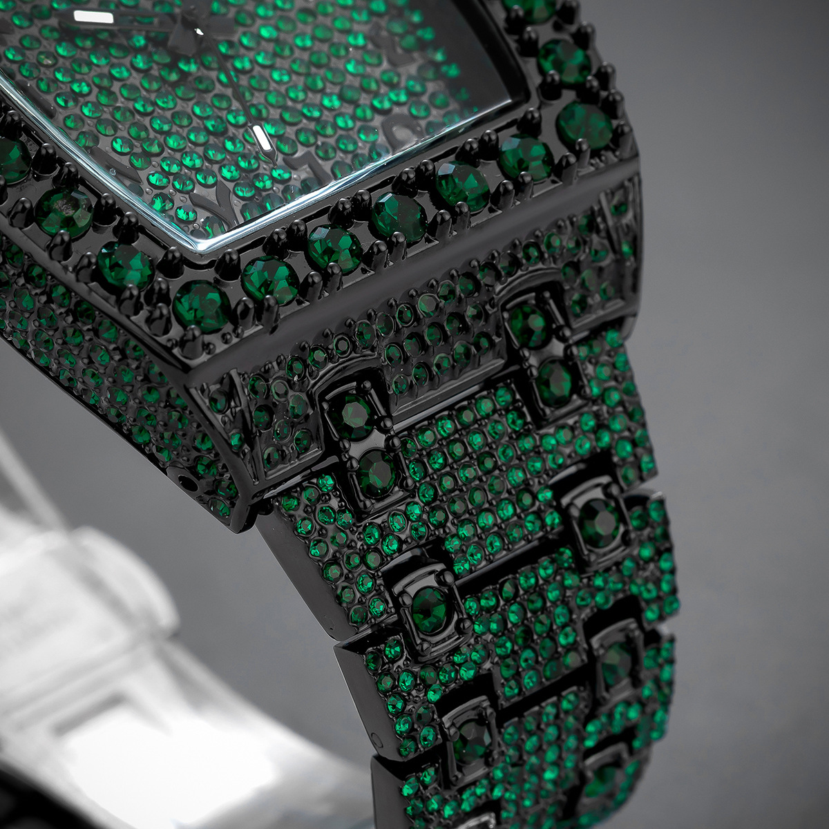 Men's Green Diamond Waterproof Quartz Watch With Calendar Style_voghion.com