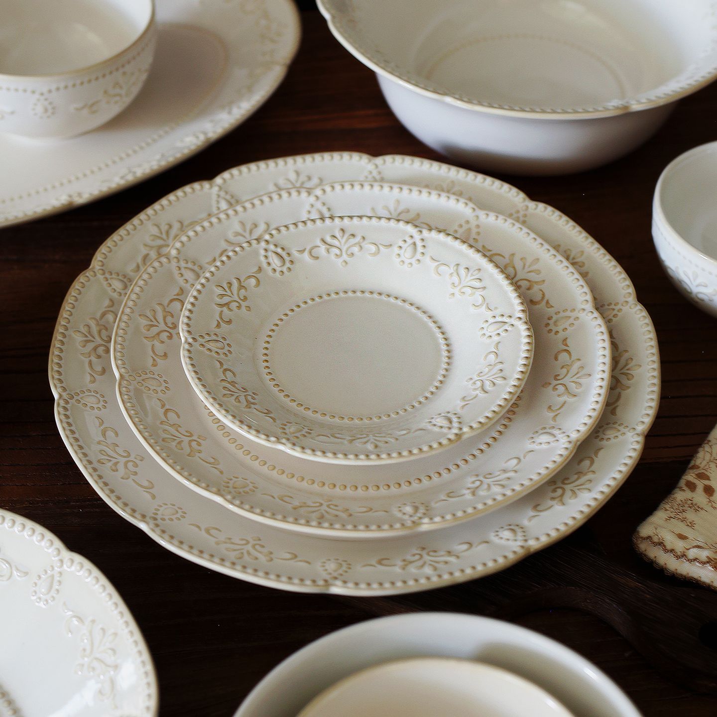 Retro Wabi-Sabi Style Embossed Ceramic Tableware, High-End Household Rice Bowls, Dishes, Fish Plates, Noodle Bowls, Soup Bowls, Dessert Plates