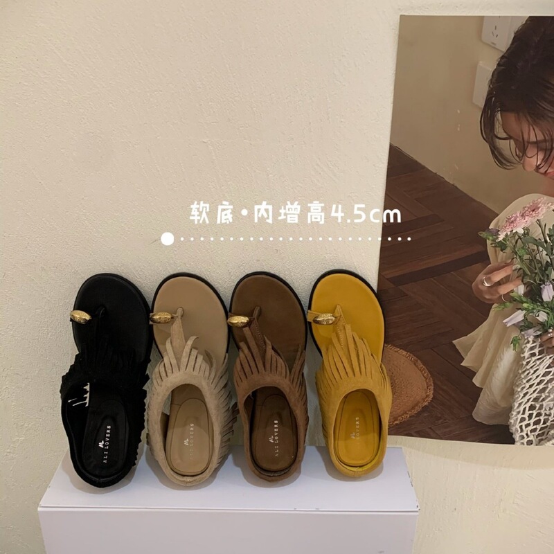 Inner Height Increase of 4.5cm, Fringed Thick-Soled Round-Toe Sandals for Outdoor Wear, New Summer 2026 Model Inner Height Increase of 4.5cm, Fringed Thick-Soled Round-Toe Sandals for Outdoor Wear, New Summer 2026 Model