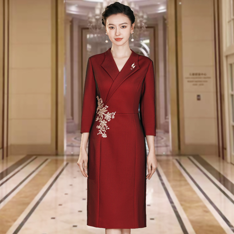 Young Mother Wedding Banquet Dress 2025 Autum New Noble Mother-In-Law V Neck Elegant Slim Dress for Women