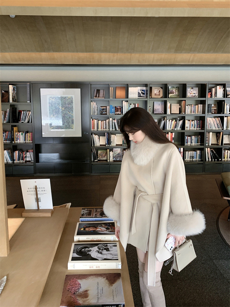 2025 秋と冬の新年マントショールスタイルフォックスファーハイエンド両面カシミヤコート女性のウールの毛皮のコート