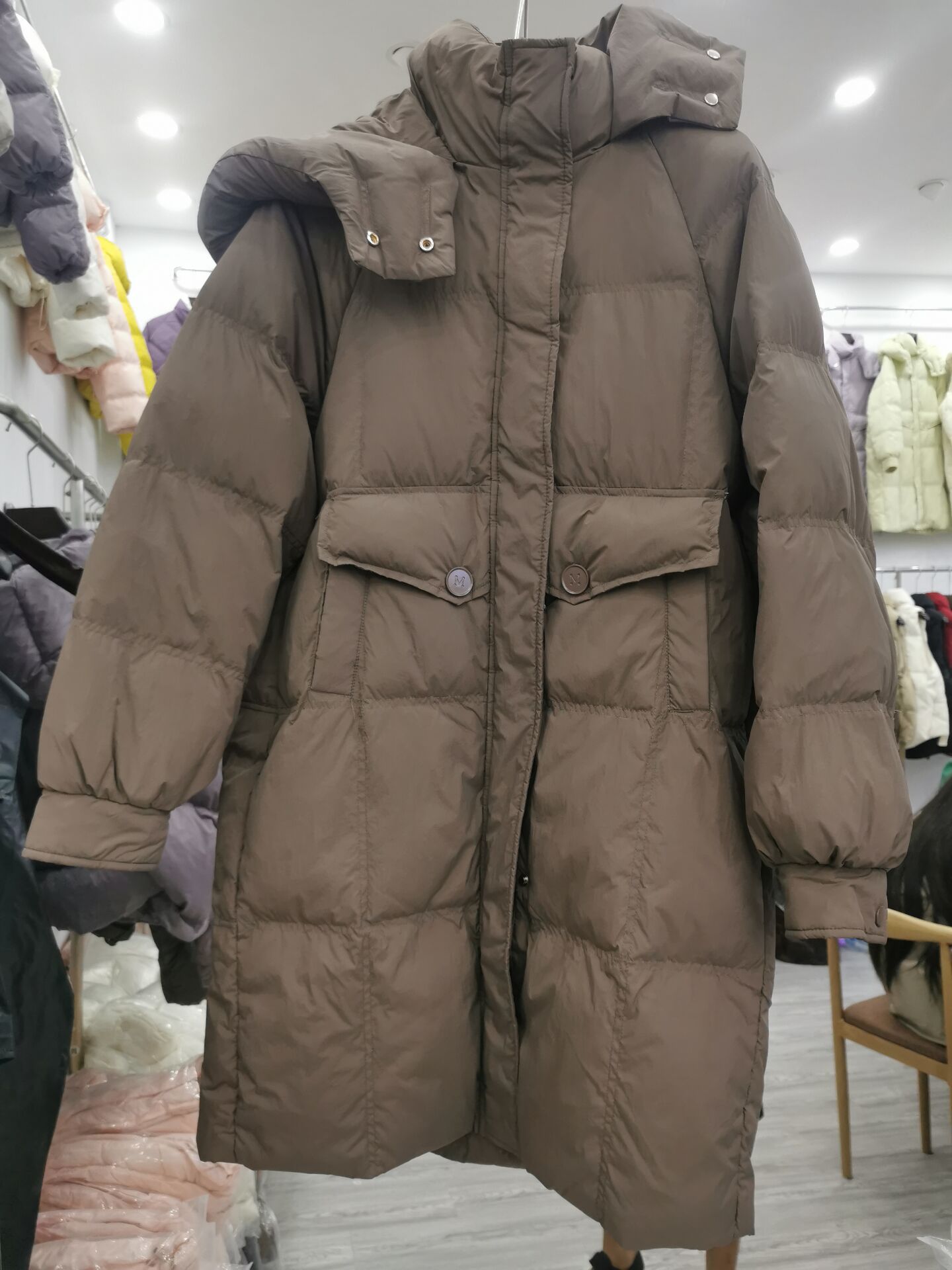 다크 브라운