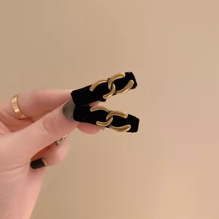 �����L�߼��к�ɫ����A�ɂȰ��ք����l�AŮ�m�ϰl���ٵĽ��يA��
