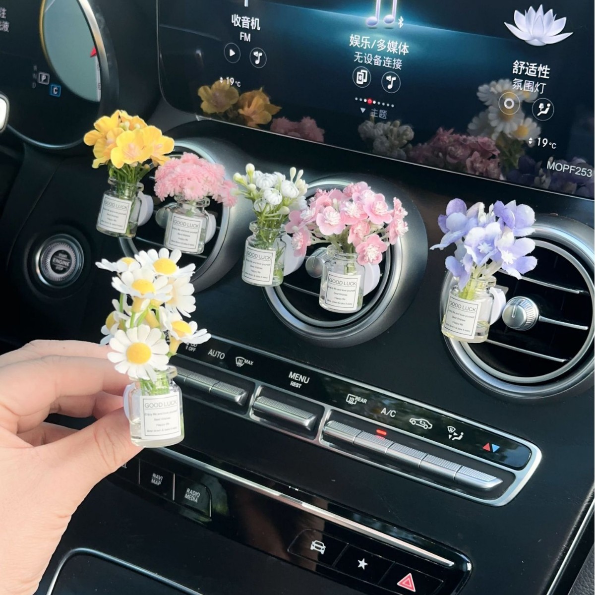 Decoración creativa de salida de aire del automóvil con flores de estrellas pequeñas frescas aire acondicionado botella de perfume de perfumes