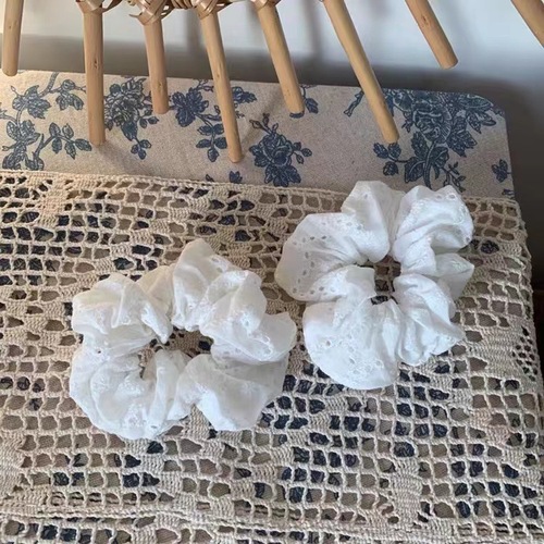 Zhao Lusi's favorite double-layer white lace hollowed-out hair tie—French-style, large-sized hair accessory for women