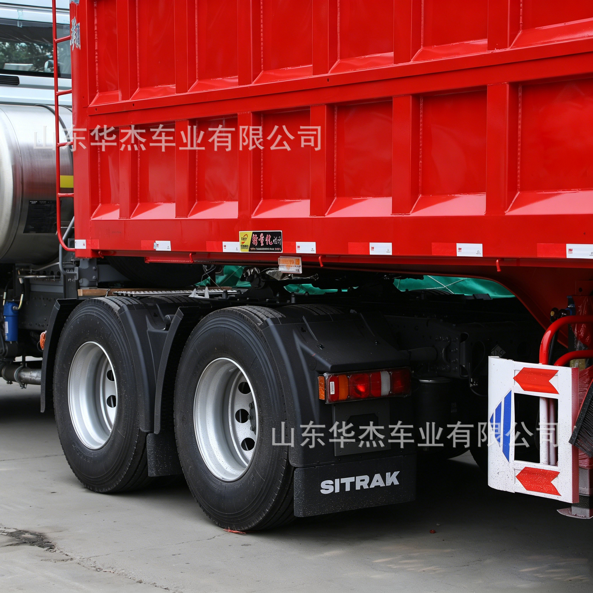 Cross-border African and Southeast Asian 380-horsepower 6*4 dump truck, Howo self-unloading truck, construction soil transport vehicle