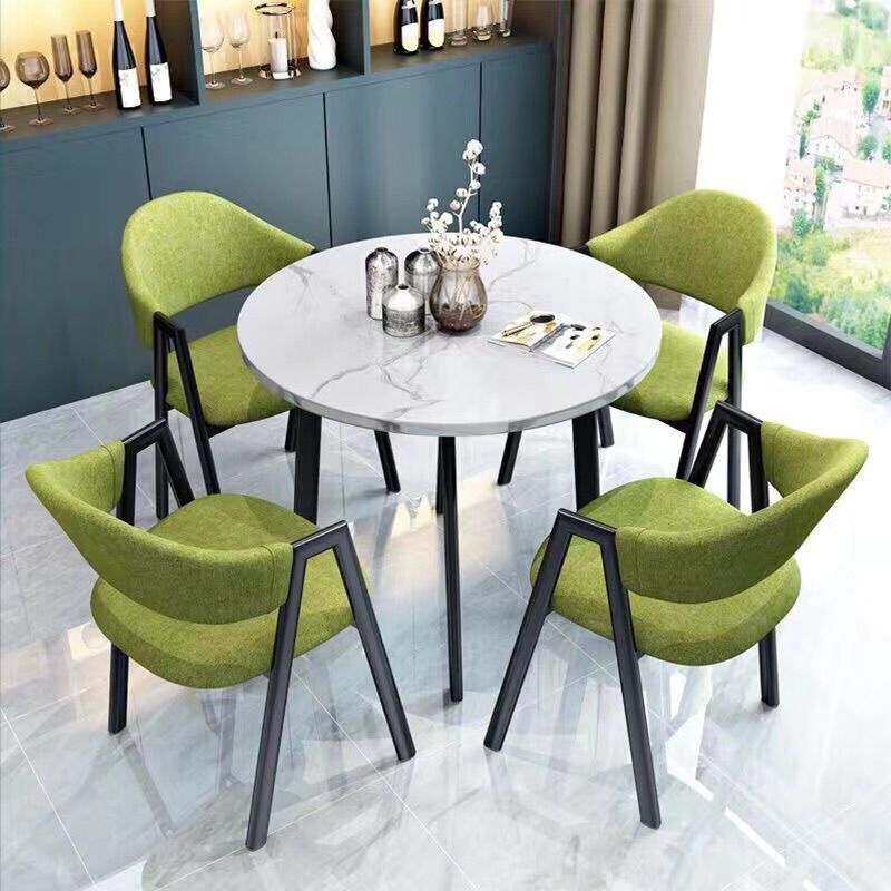 모조 흰색 대리석 테이블 상판 + 검정색 및 녹색 가죽 의자