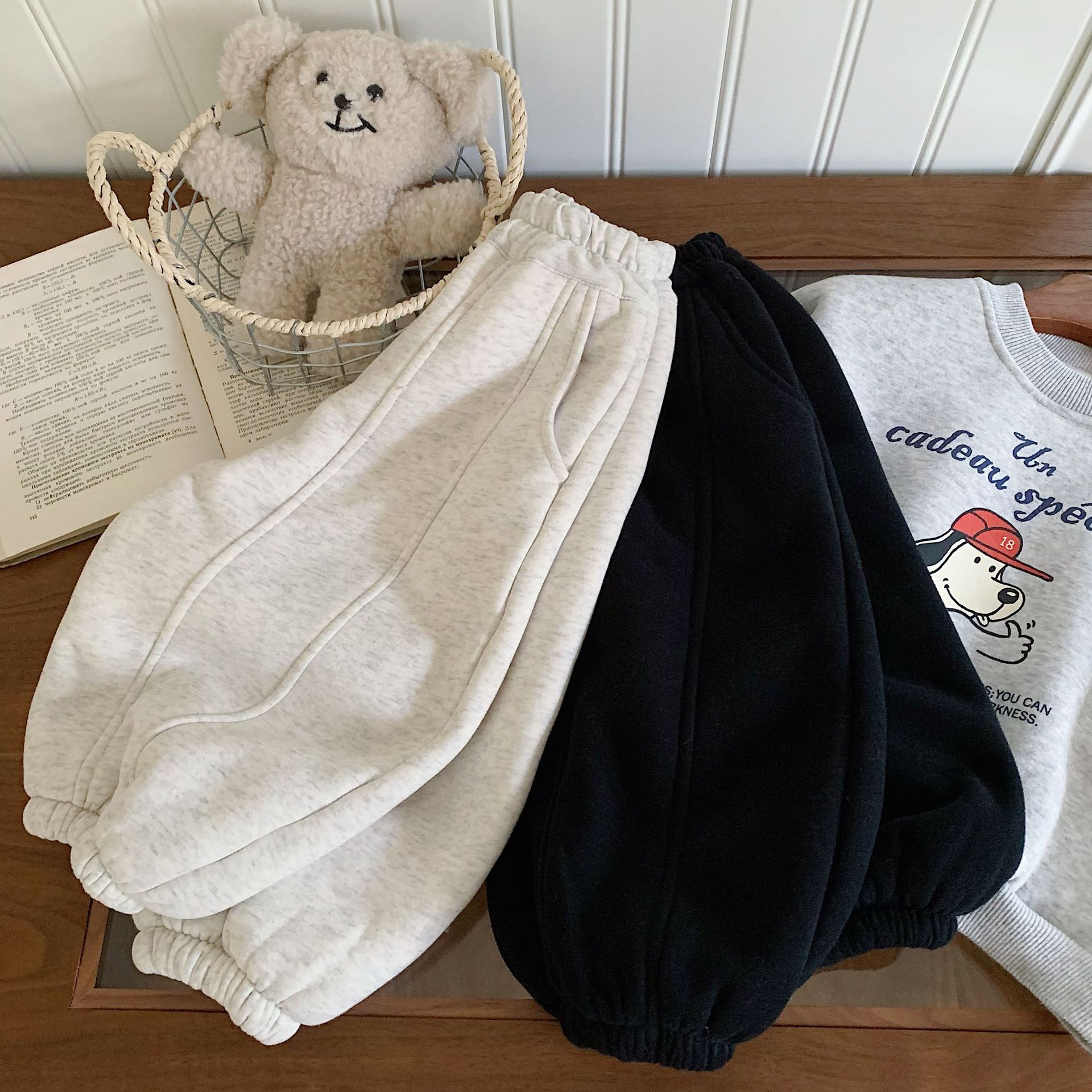 Boys Pants 2025 Winter New Korean Version Of Children's Loose Velvet Sweatpants Medium And Children's Thickened Sweatpants_voghion.com