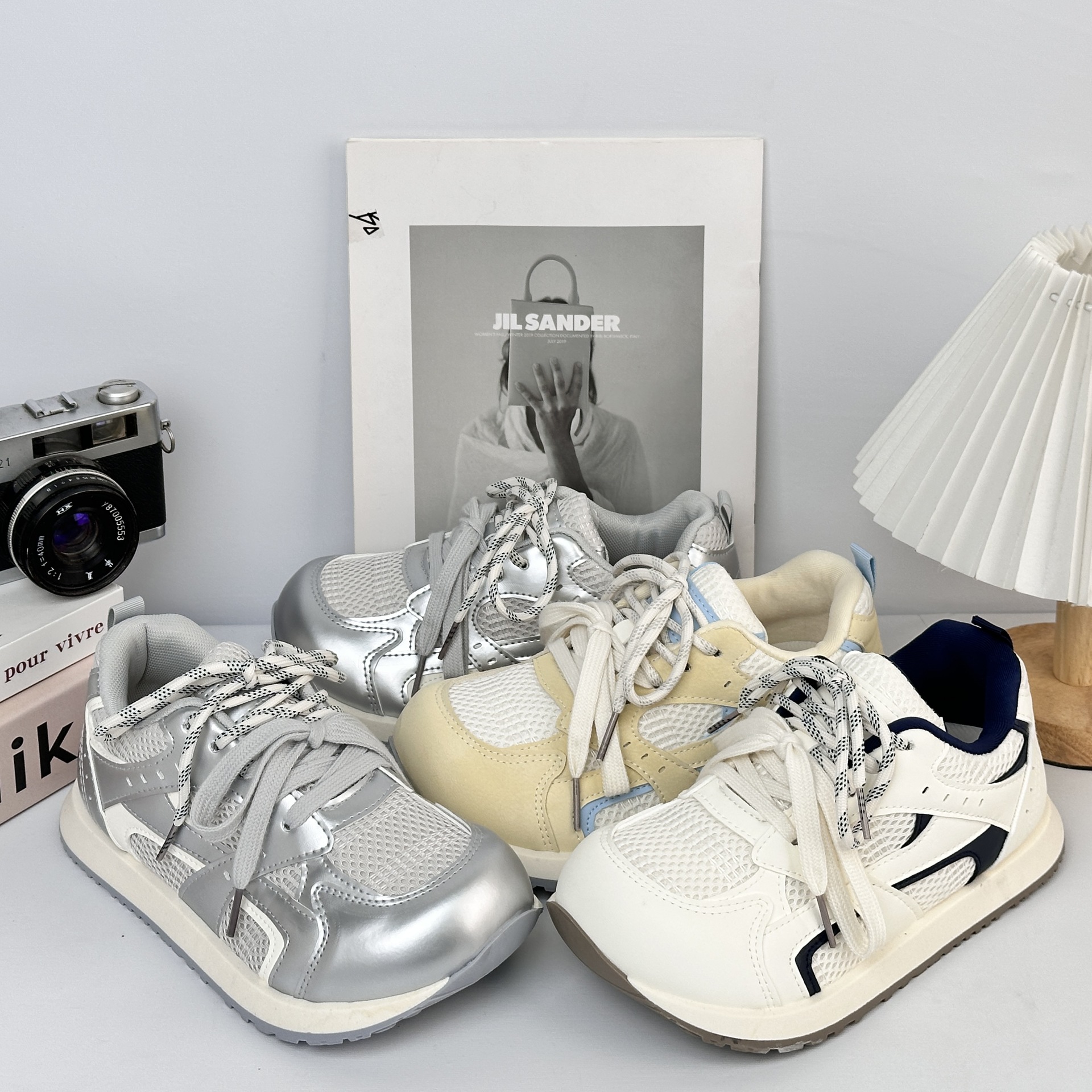 Yuanbo versátil zapatos deportivos casuales para mujeres 2025 nuevos zapatos de skate de otoño zapatos de mujer con suela gruesa zapatos blancos pequeños zapatos Gump