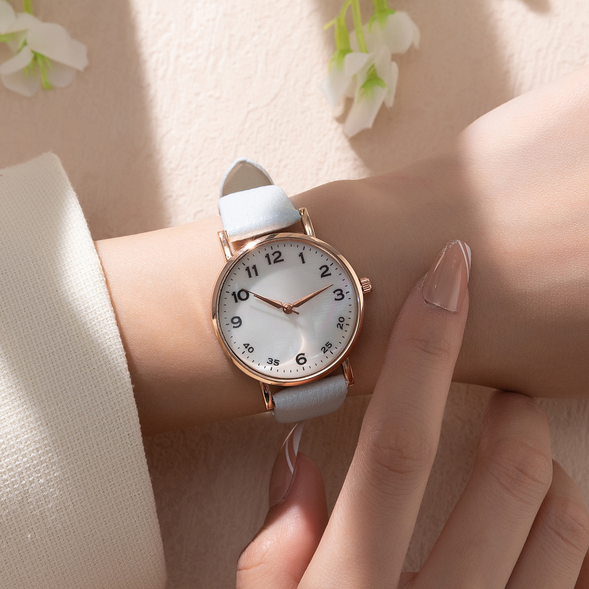 Round Dial Shape Daily Occasion Quartz Movement Casual Solid Color Buckle Quartz Women's Watches