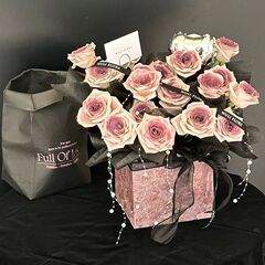永生バラの花束烏梅子ちゃんは彼女の親友の誕生日プレゼントをプレゼントします。