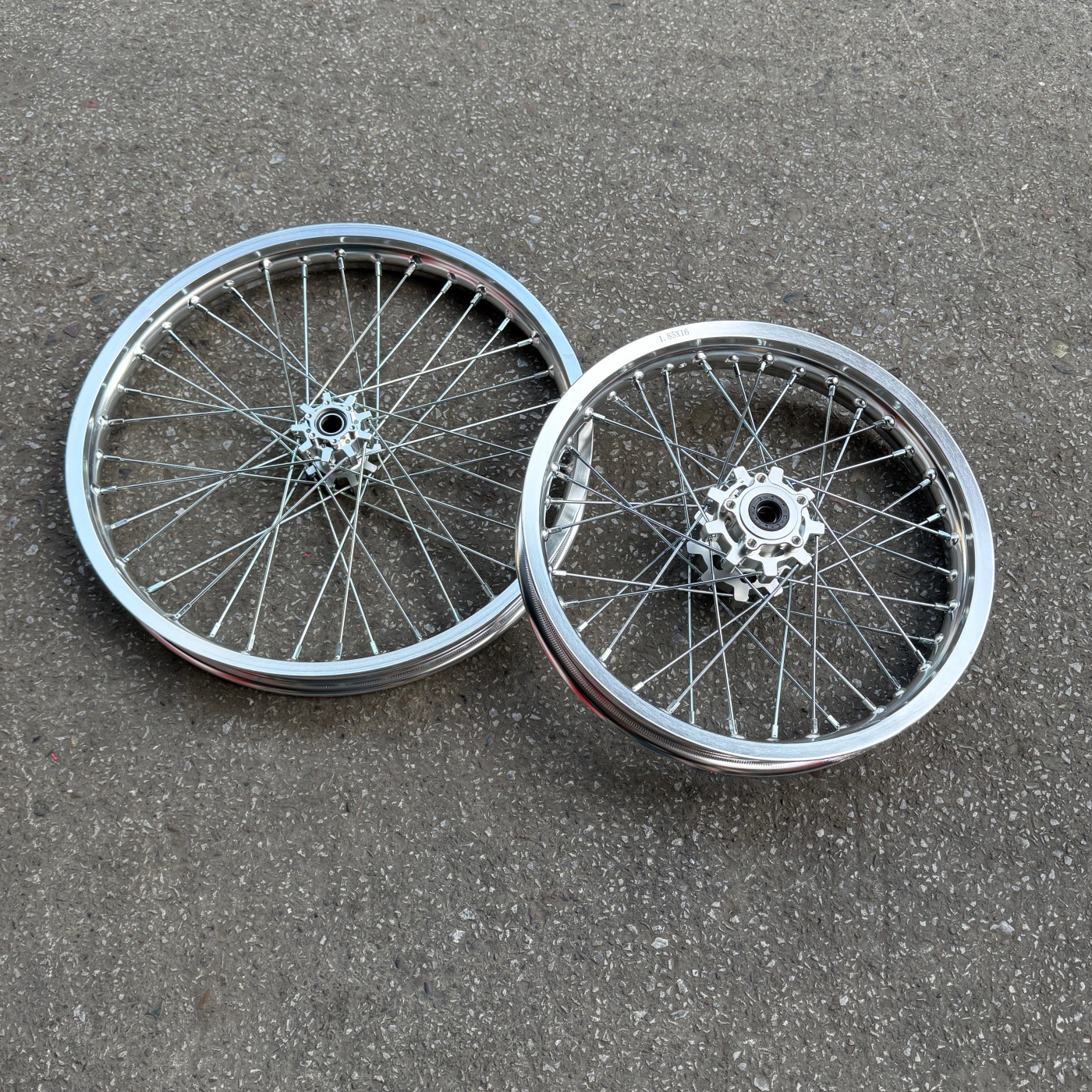 Suitable for QiuLong LightBee modification, 1.60-19 front, 1.85-16 rear, straight-pull CNC silver wheel hub assembly, LightBee wheel set