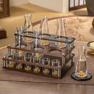 ���ɰ׾Ʒ־������b����С̖ˮ�������Ѿ������̶�100ml������