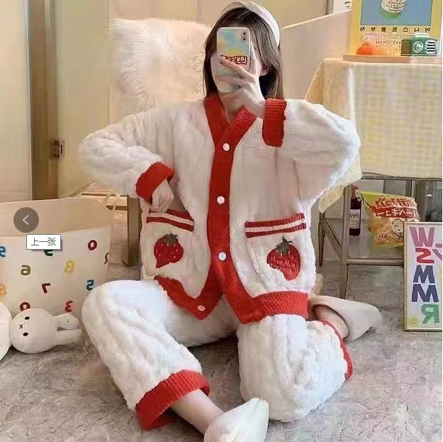 Internet celebridad nuevo Otoño e Invierno coral polar pareja Pacha fresa oso camisón traje largo engrosada entrega de apoyo