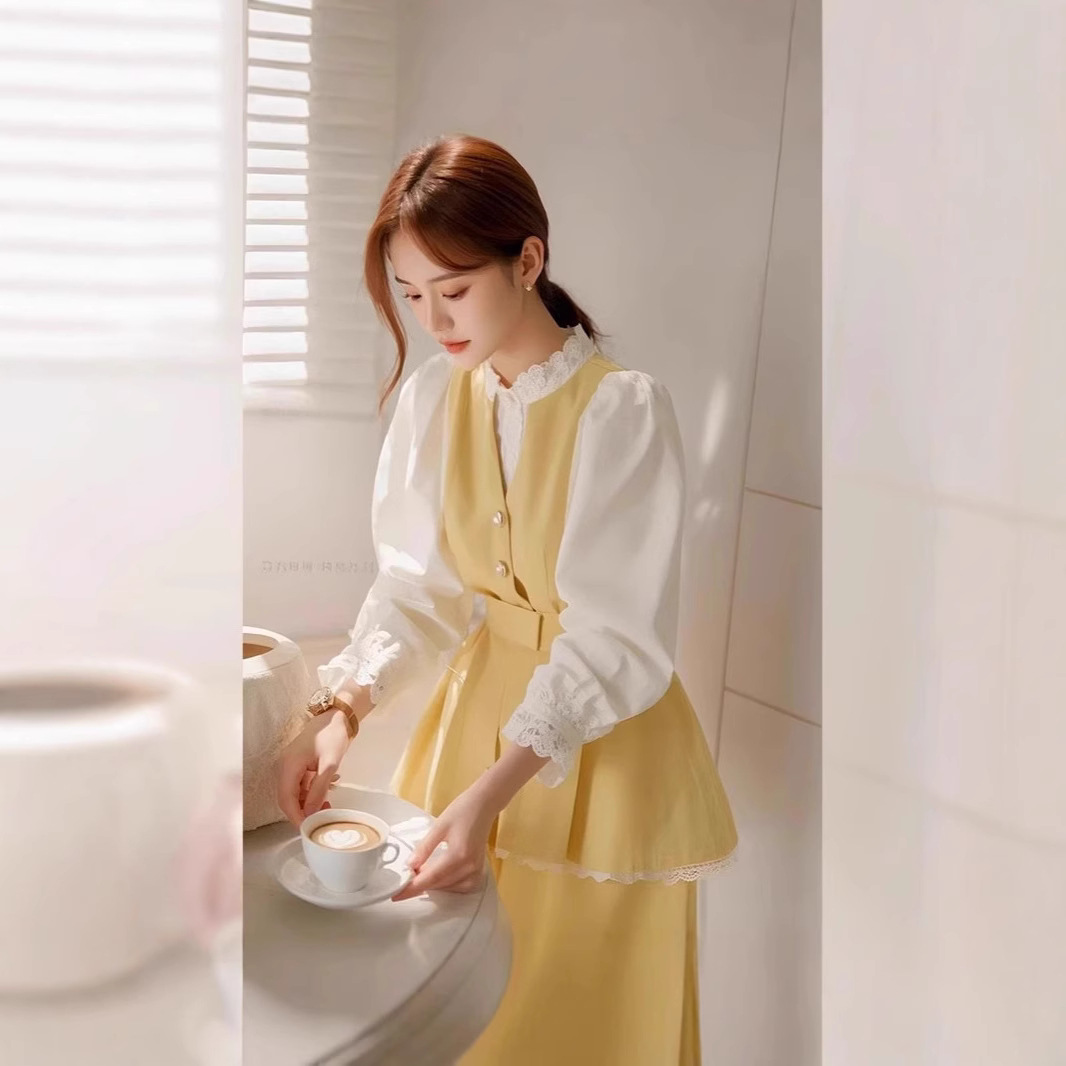 Super beautiful and unique yellow spliced ​​shirt early spring…