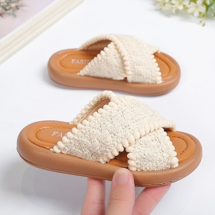 Niñas zapatillas frías verano 2026 nuevos zapatos de playa de tejido zapatos princesa para niños zapatillas cruzadas de chicas