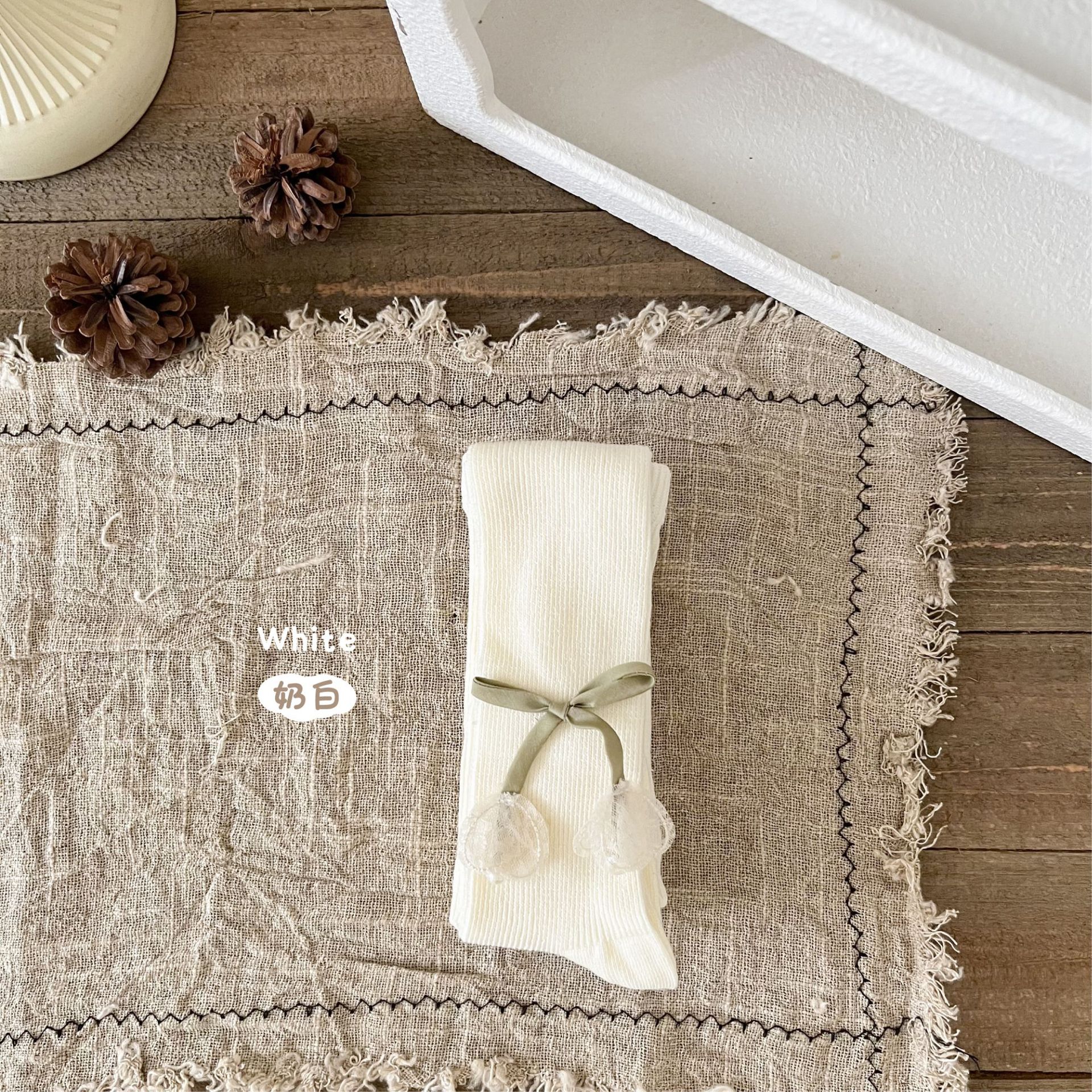 Milk white-pearl and lace