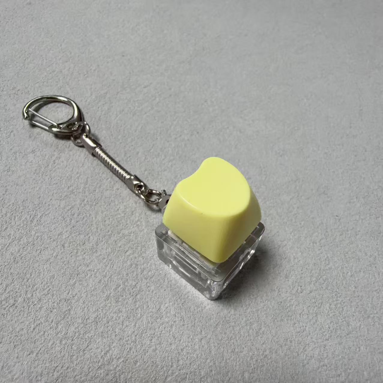 Single button transparent shell-no. 18 yellow (love)-snake bone