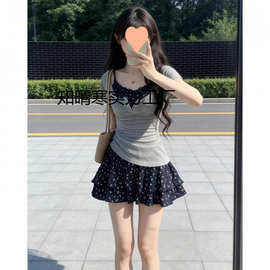 巨好看蓝色碎花吊带连衣裙子女新款夏季穿搭甜辣收腰短裙套装