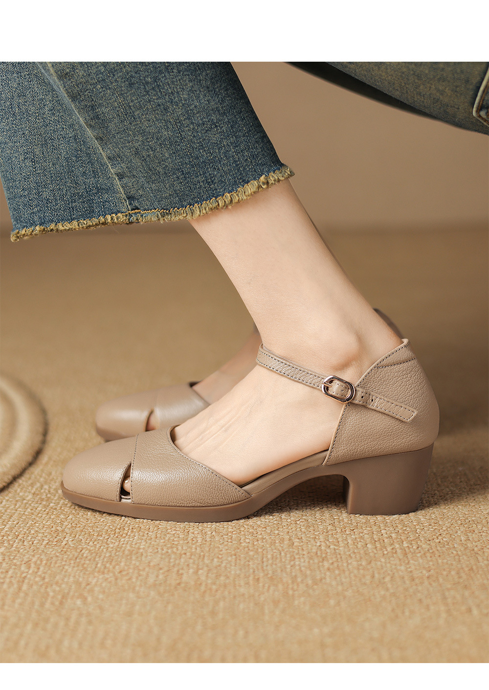 Sandal nữ da dê quai ngang khóa một dây, gót vừa 4,5 cm, mũi kín hở gót — Màu trắng nhạt chi tiết 6