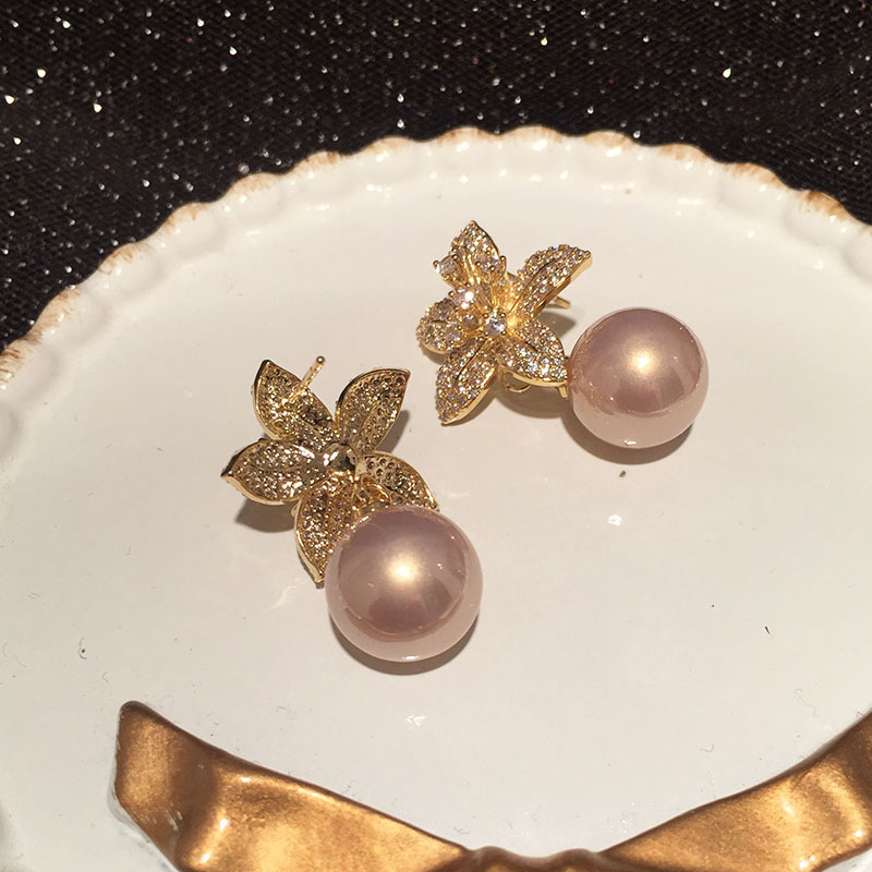 Petal Pearl Earrings display picture 4