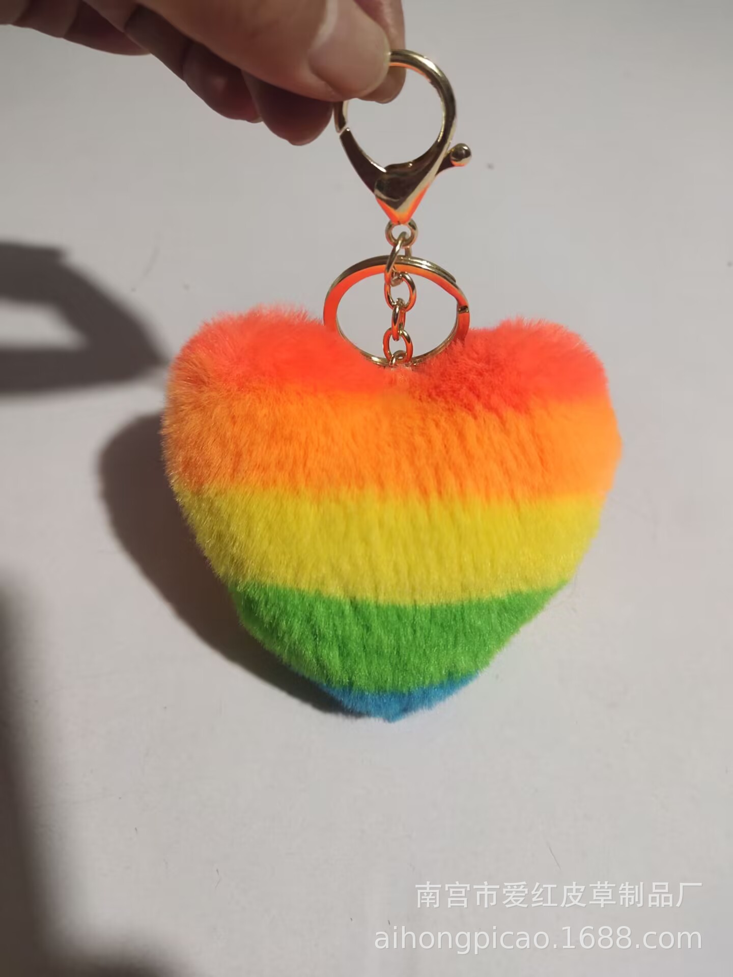 Fábrica al por mayor imitación de piel de conejo rex colgante de amor multicolor felpa corazón de melocotón llavero bolso en forma de corazón colgante de hebilla de anillo redondo