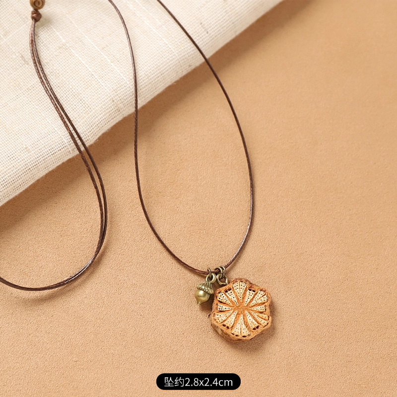 21-plant necklace (blood vine piece)