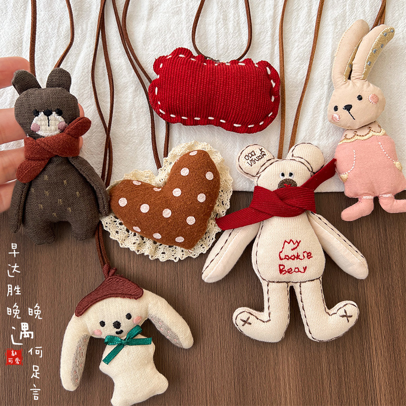 Niños lindos colgante de tela coreana muñeca estereoscópica pequeña caricatura conejo accesorios de niña pequeña manzana colgante