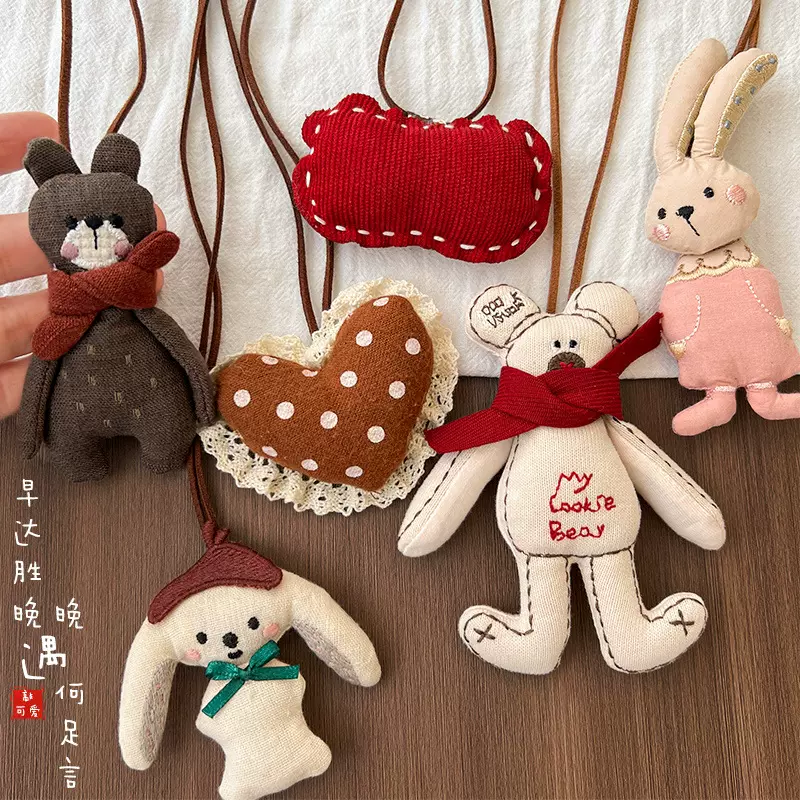 儿童可爱韩版布艺吊坠项链立体玩偶小兔子卡通女童配饰小苹果挂饰