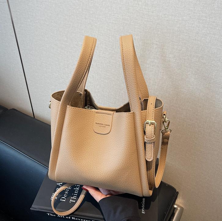 Comercio exterior ocio retro bolso de cubo de mano 2025 nuevo versátil simple bolso de hombro de alta calidad textura mochila