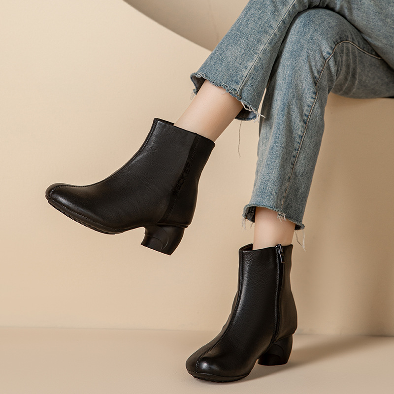 2025 New Autumn and Winter Short Boots Women's Flats Leather Shoes Soft Leather Pointed Toe Plus Velvet Boots Soft Leather Soft Sole Mother's Shoes Genuine Leather