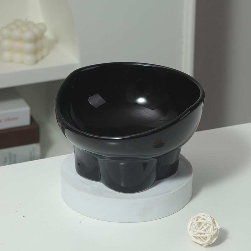 큰 검은 잉곳 그릇