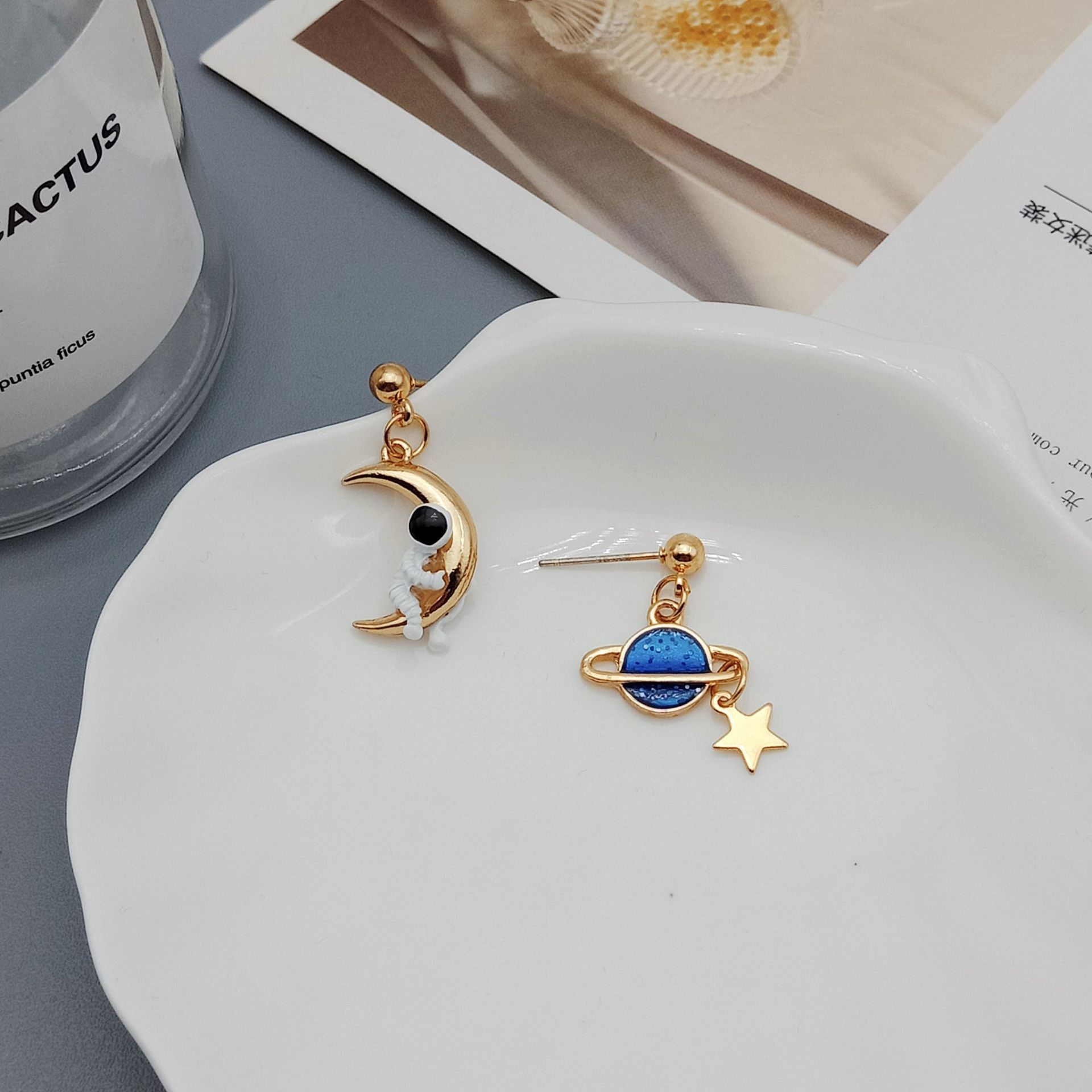 Alloy Material Fashion Astronaut Moon Alloy Plating Women's Drop Earrings 1 Pair
