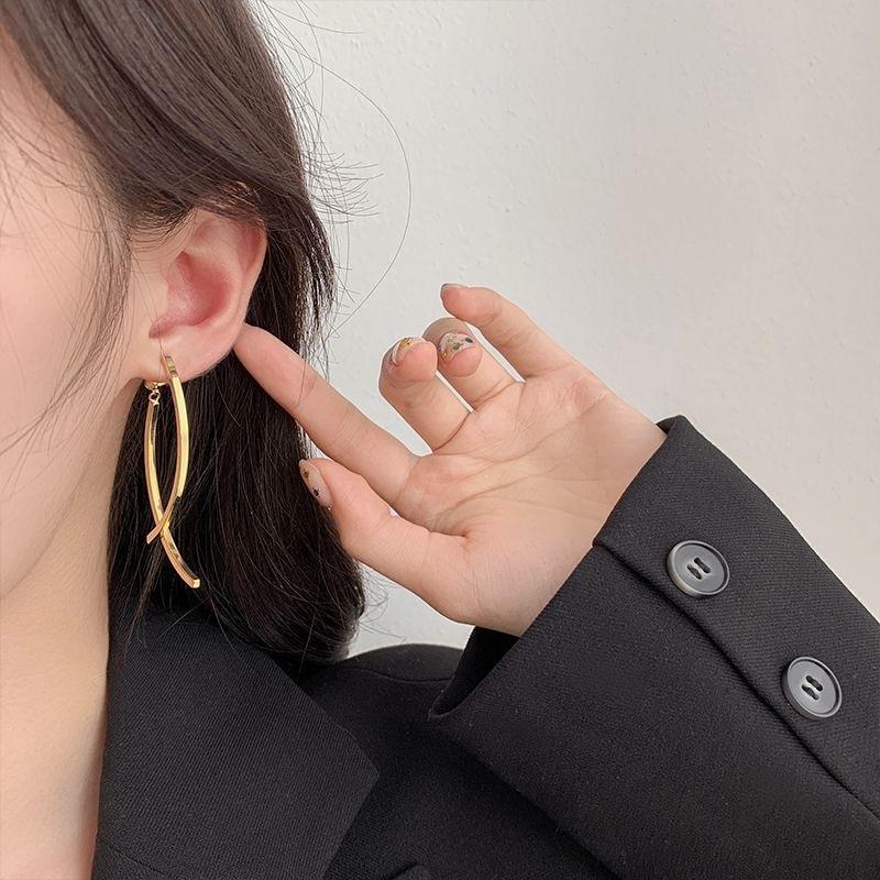 2023 nueva Corea del Sur nuevo estilo frío Cruz pendientes metal de las mujeres personalidad moda temperamento oído joyería