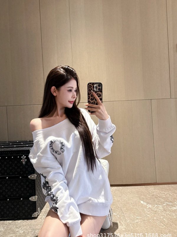 高版本~小众2025秋冬斜斜显瘦黑白撞色梵文字母肩长袖宽松卫衣女|undefined