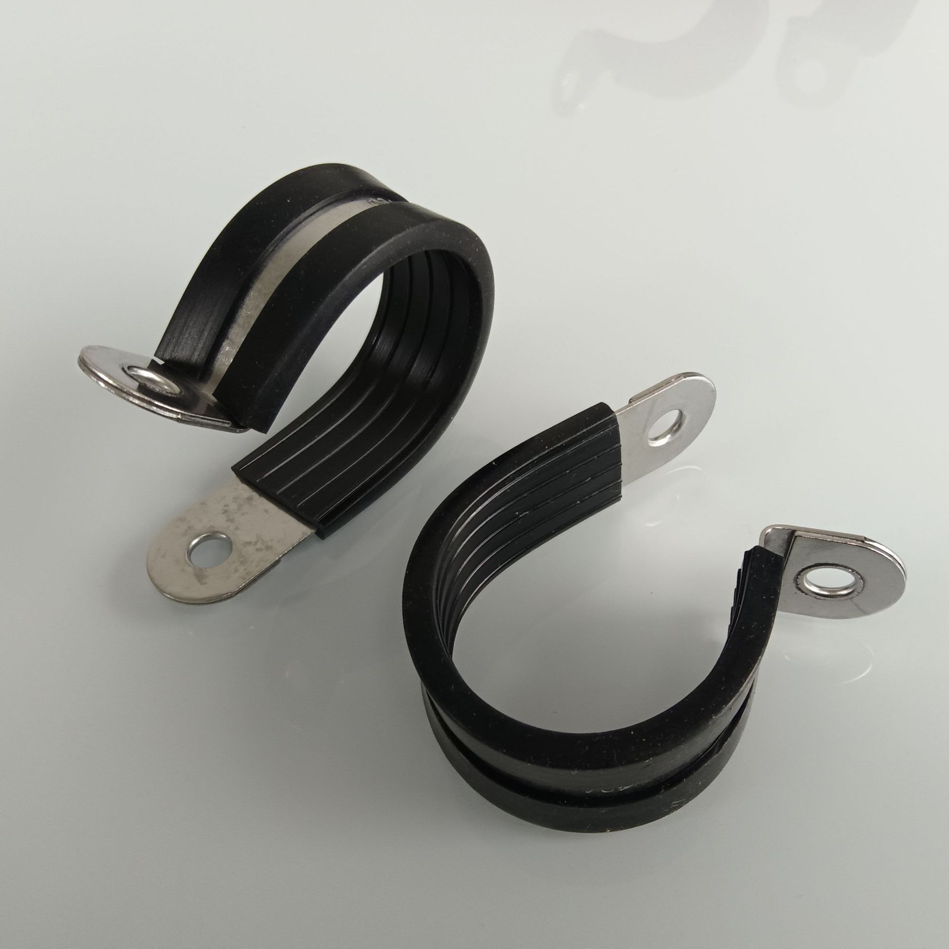 304不锈钢连胶条卡箍R型橡胶减震卡固定夹长盛丰源新能源汽车管夹