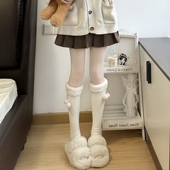 ミルクの白いふくらはぎの靴下の子供の秋冬の金は厚い保温の蝶結びの毛の玉の中の筒と膝の積み重ねの靴下の日系jkです。