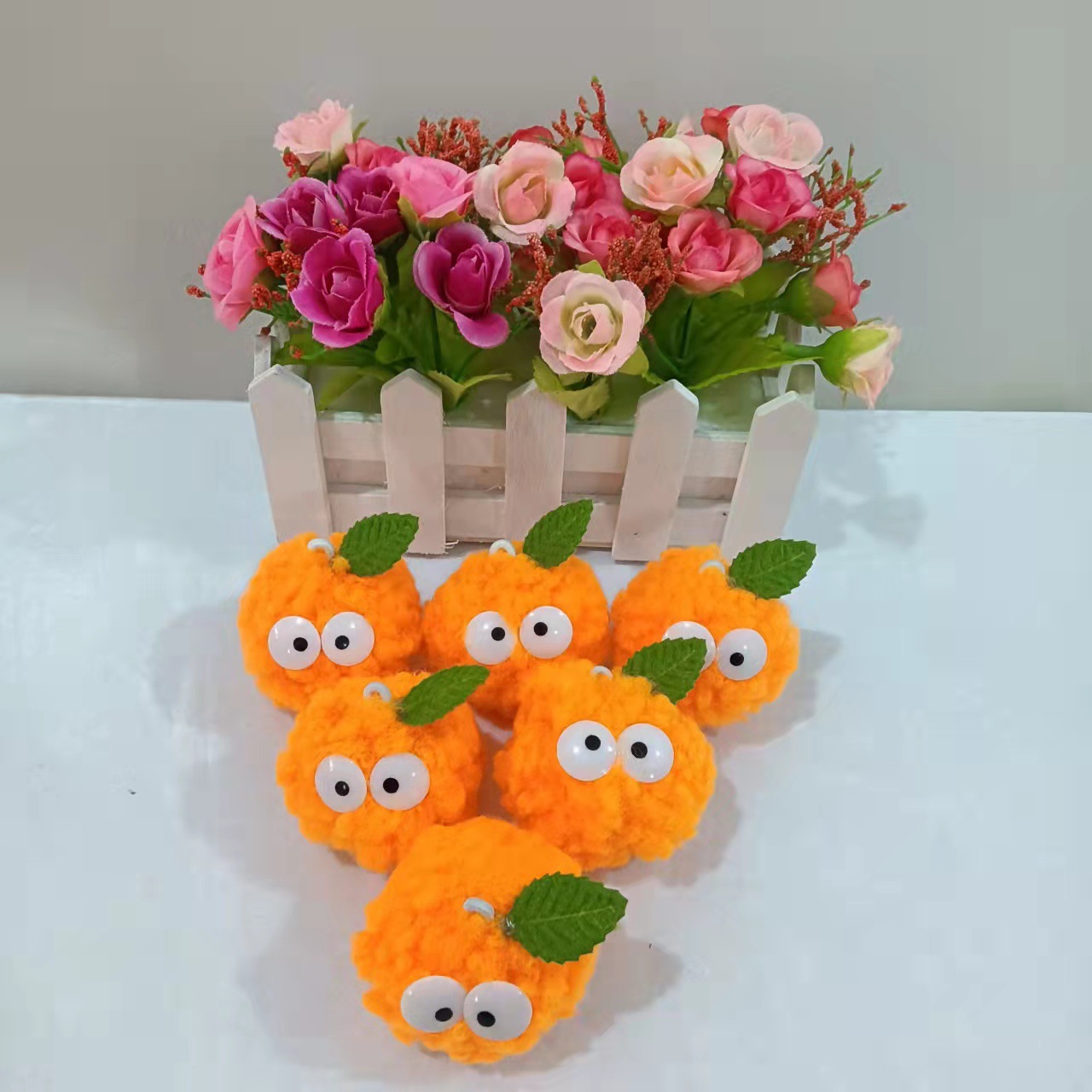 丑萌小毛球胸针挂饰韩版斗鸡眼公仔鞋帽服装挂件毛绒饰品辅料批发