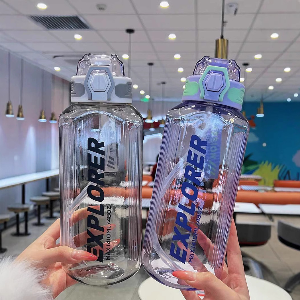 Yitong deportivo de gran capacidad letras de paja taza de plástico acondicionamiento físico al aire libre taza de agua de estudiantes taza portátil calibración hervidor de agua