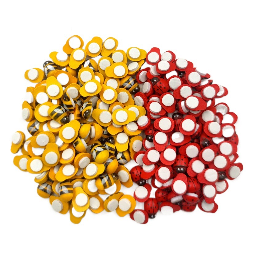 Lindo creativo de madera de dibujos animados escarabajo rojo de siete estrellas mariquita pintada abeja amarilla pieza autoadhesiva 100 unids/bolsa