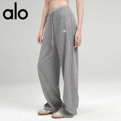 ALO怠惰なリラックス感のあるニットパンツのワイドパンツの灰色のゆるい柔らかいモチの震えパンツの女性がやせたカジュアルパンツを引きずっている