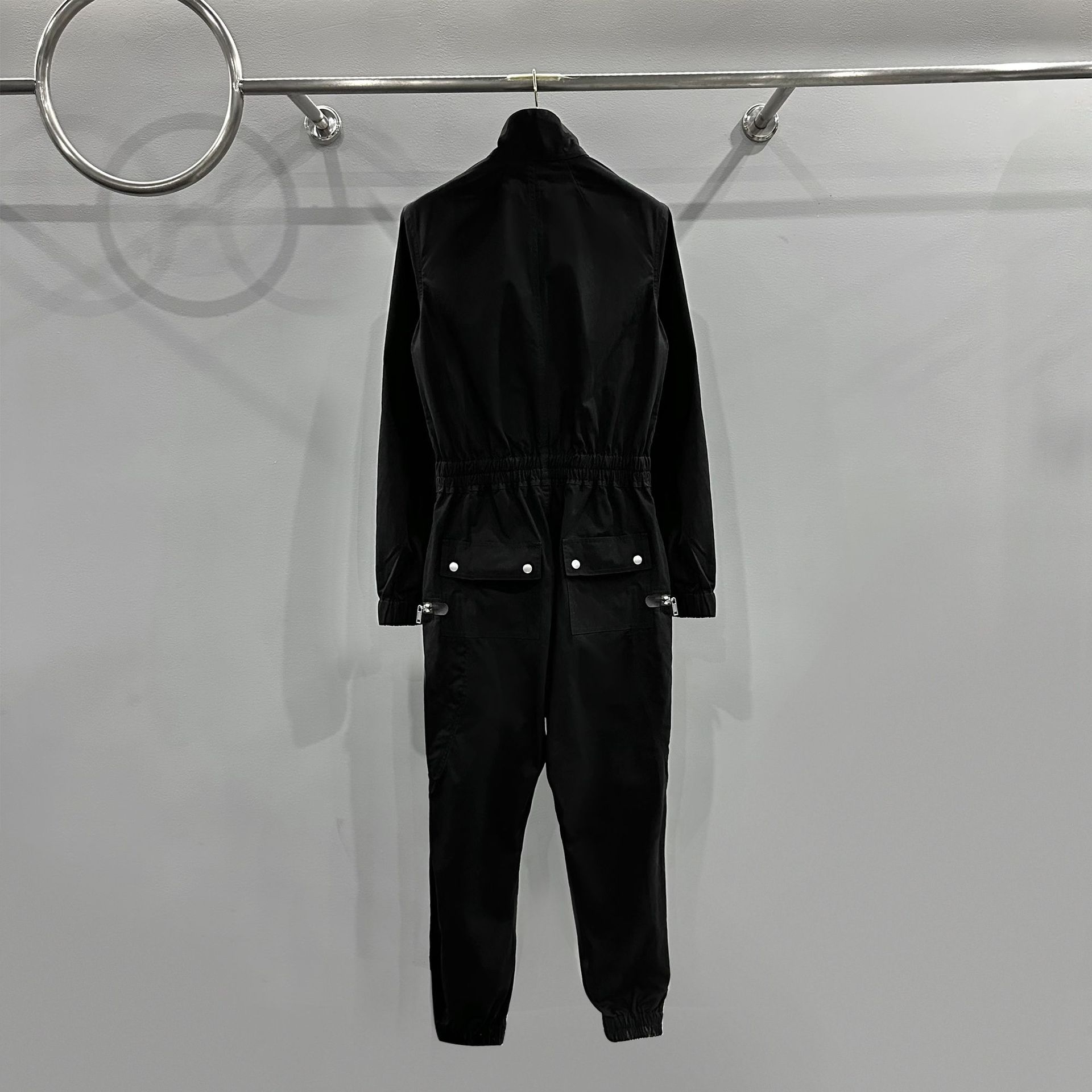 SUBHUMAN Unisex | Estilo Oscuro y Novedoso, Diseño Único con Múltiples Cremalleras, Mono de Motociclista para Trabajo, Atuendo de Otoño