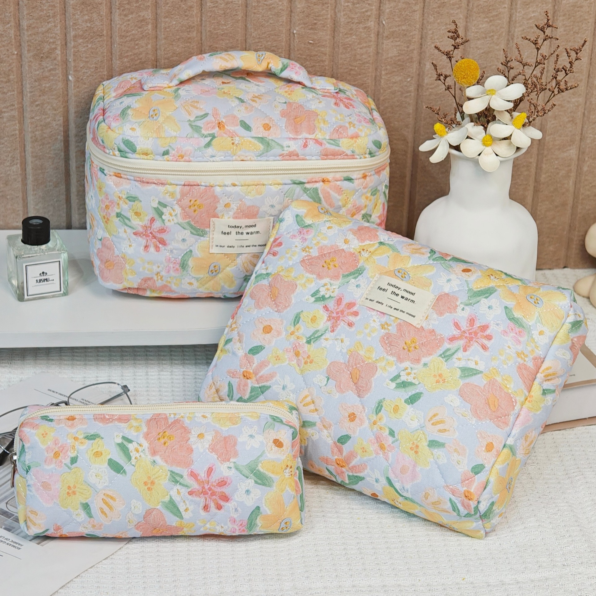 Bolsos de maquillaje portátiles de gran capacidad, pequeñas flores trituradas, acolchados portátiles, algodón, flores encantadoras, estudiantes viajeros