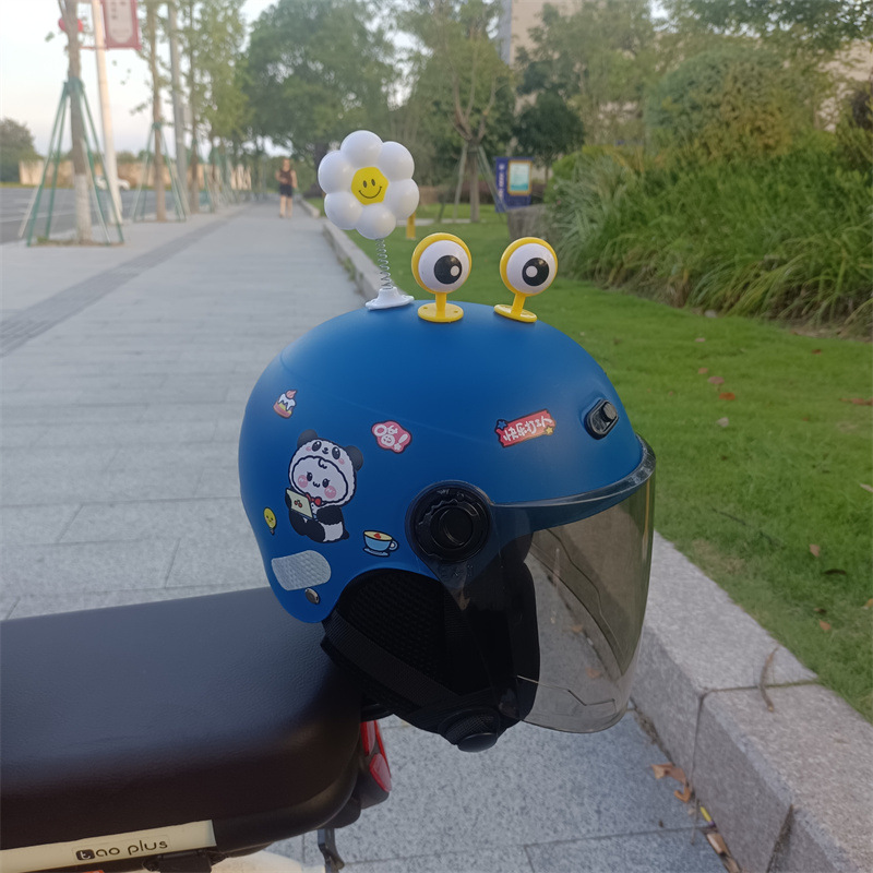 New national standard 3C years old children 1-5 years old electric car motorcycle four seasons universal ear protection adjustable helmet half helmet