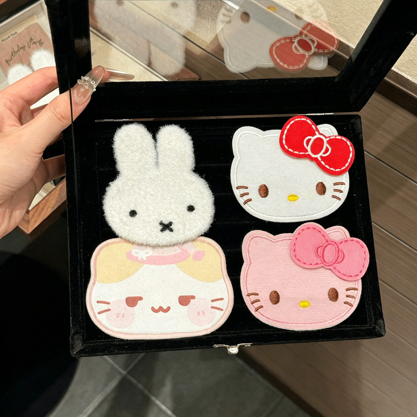 Cute Cartoon Magic Hair Stickers for Women, Hair Tidying Tool, Kt Cat and Rabbit Hair Accessories, Traceless Hair Clips