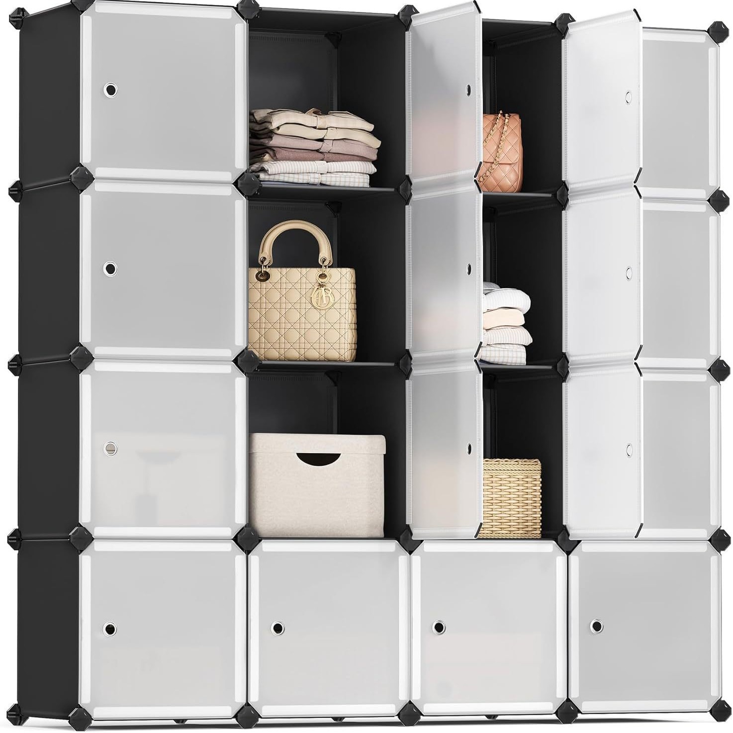16 cuadrículas en blanco y negro con puerta