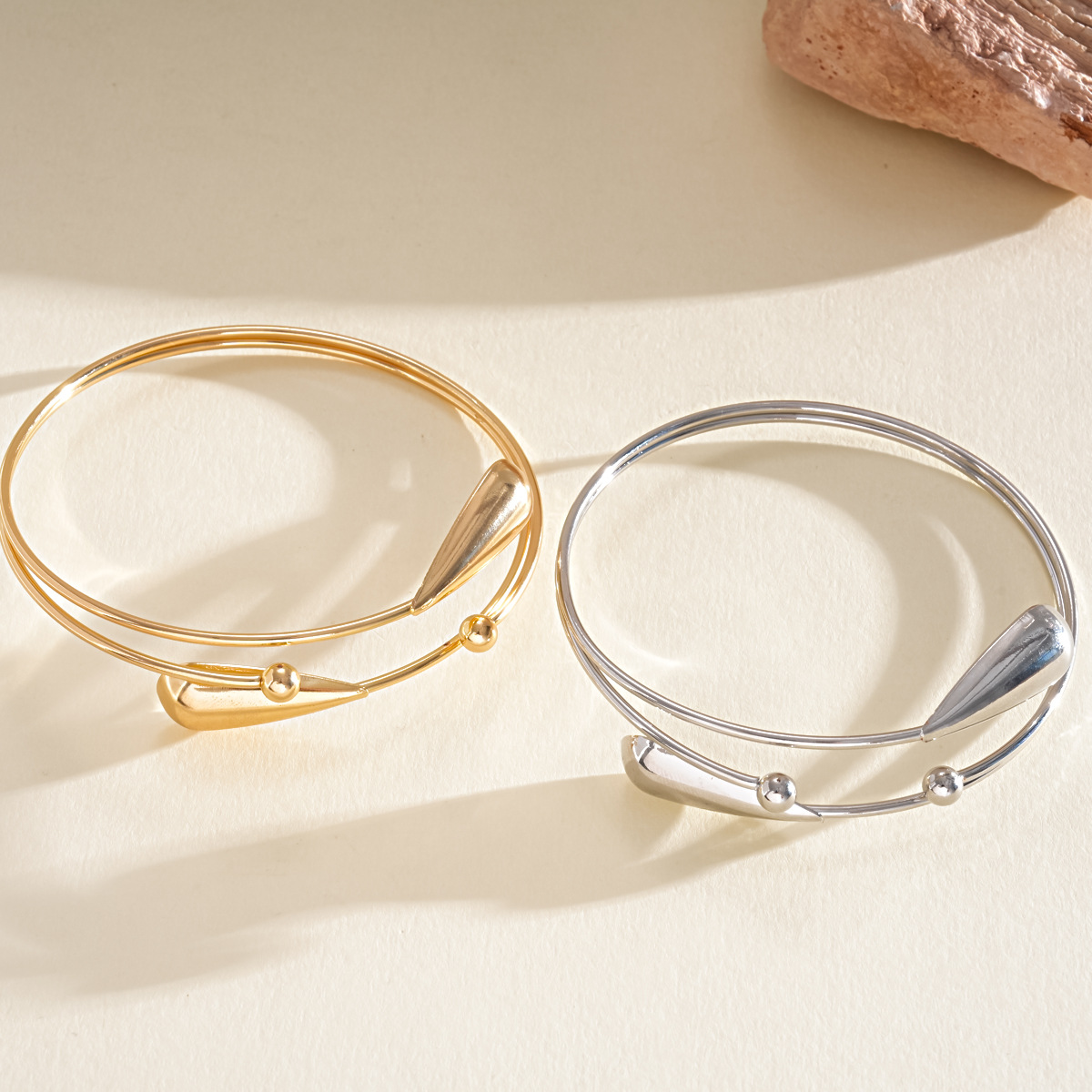 Europa y los Estados Unidos metales transfronterizos doble capa de gota de agua abertura pulsera de moda simple pulsera universal nicho de alta calidad joyas