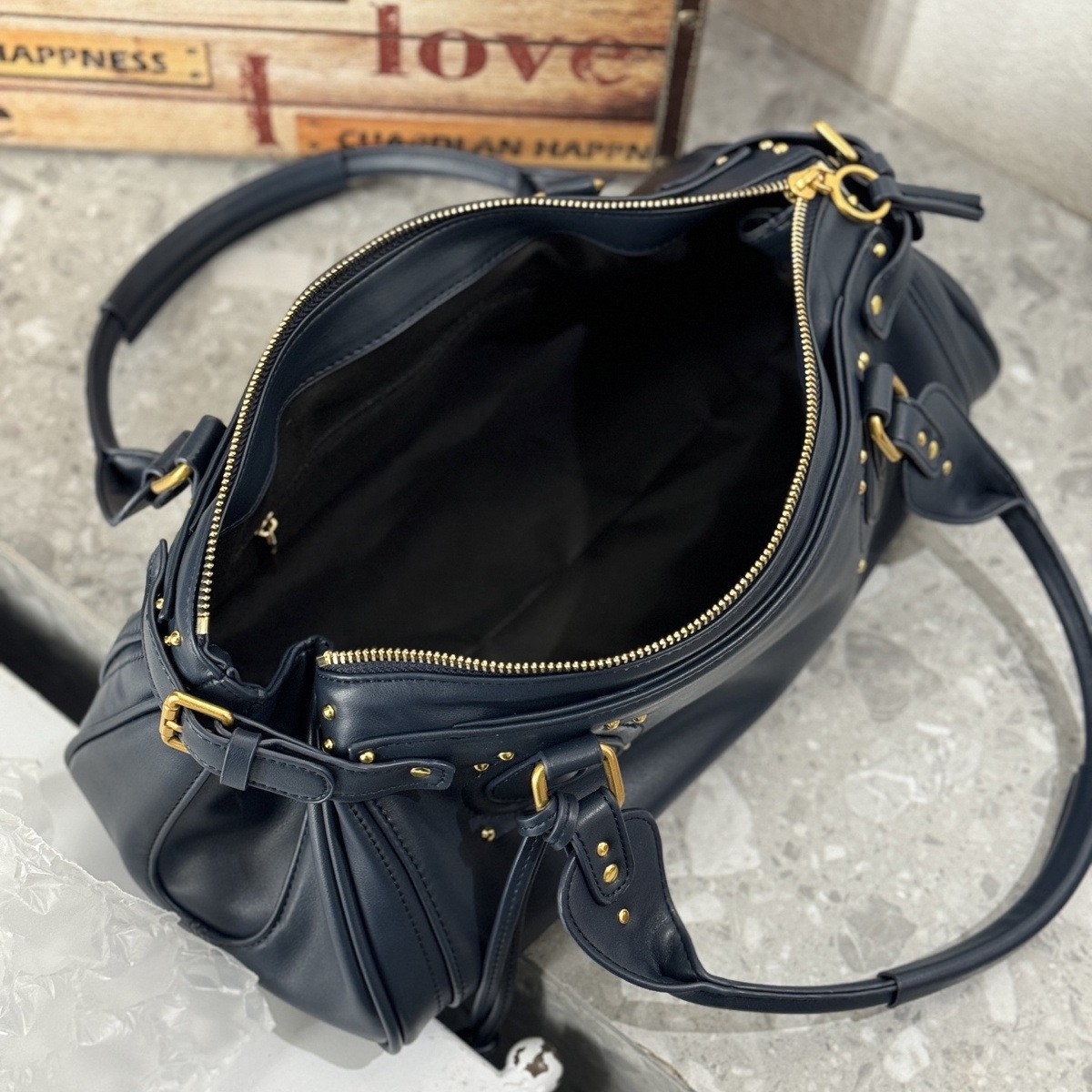 Retro Rivet Shoulder Bag Y2k Style Distressed Lock Handbag_voghion.com