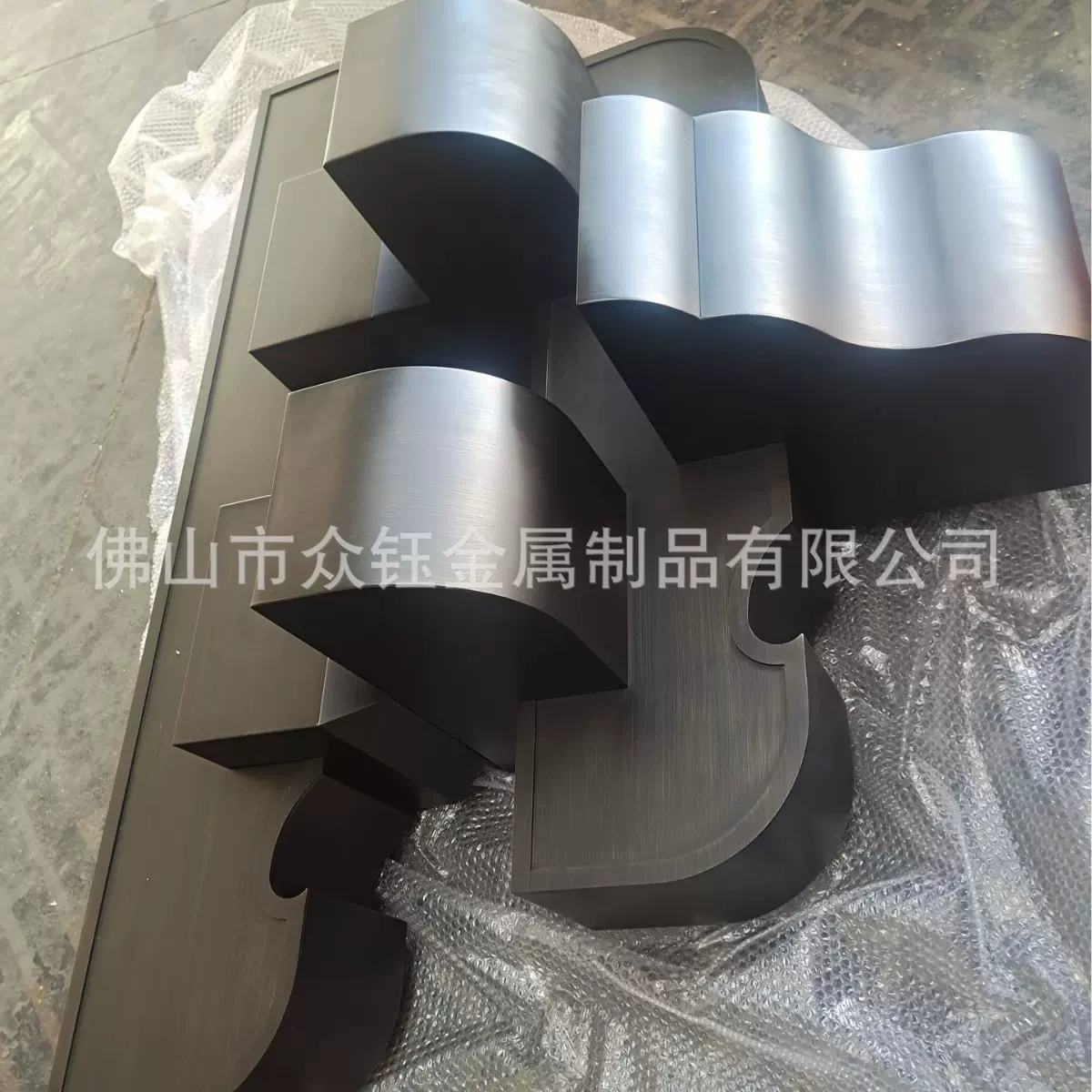 新中式门楼拉丝仿铜做旧不锈钢斗拱小区大门铝合金门楼构件
